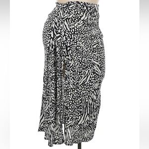 H&M Black and White Animal Print Skirt